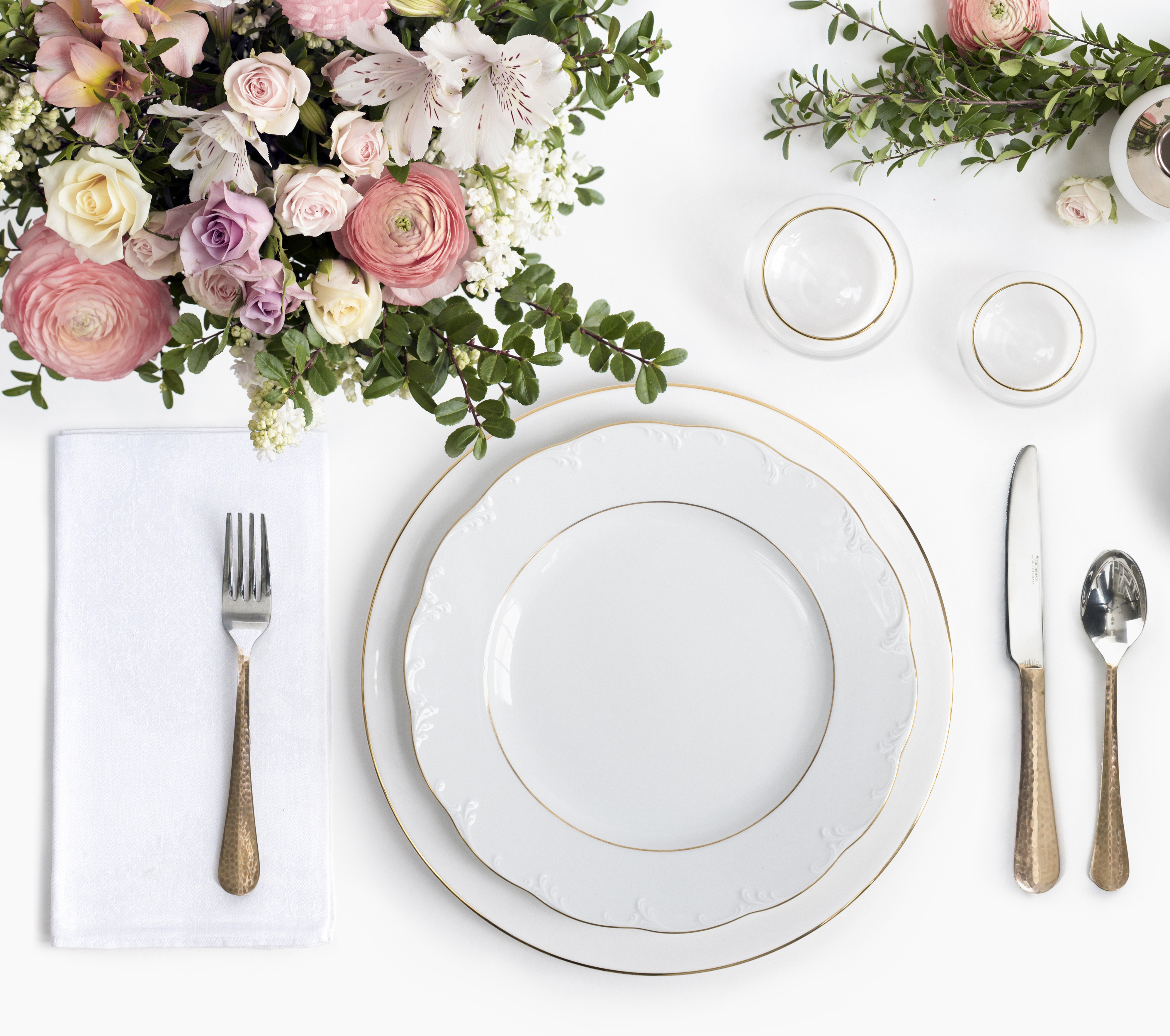 10 Guests You Meet at Every Wedding