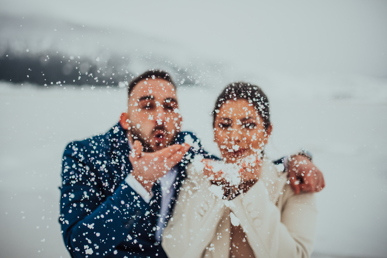 8 MUST HAVE ESSENTIALS FOR A PERFECT WINTER WEDDING