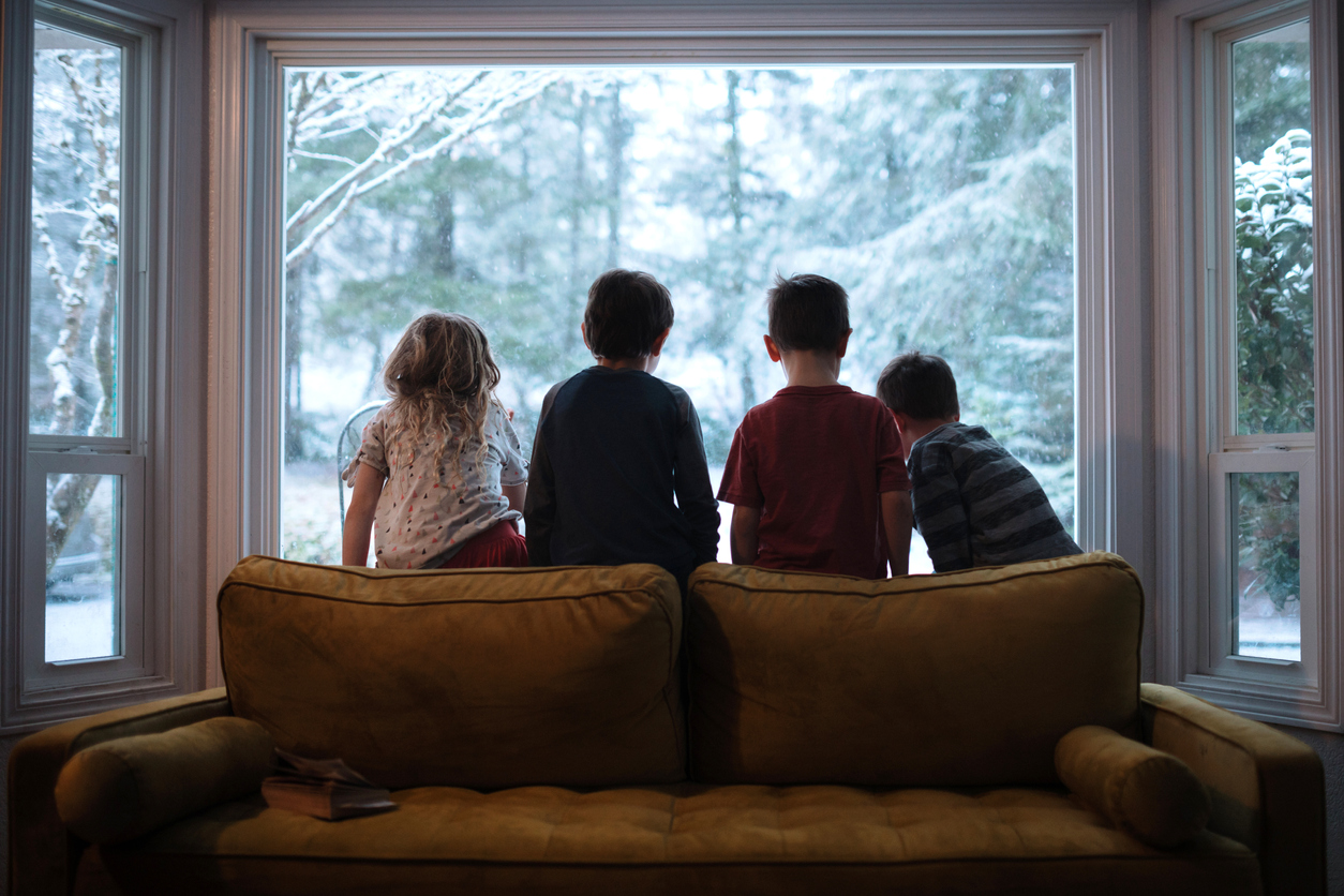 7 FUN ACTIVITIES TO TRY WITH YOUR KIDS IF YOU’RE STUCK INSIDE THIS WINTER