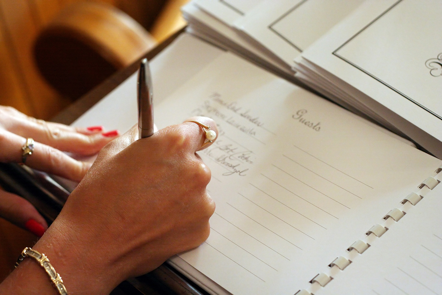 What to Expect With Wedding Guests’ RSVPs