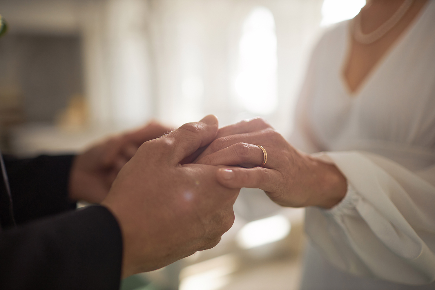 8 Tips for Planning a Vow Renewal Ceremony