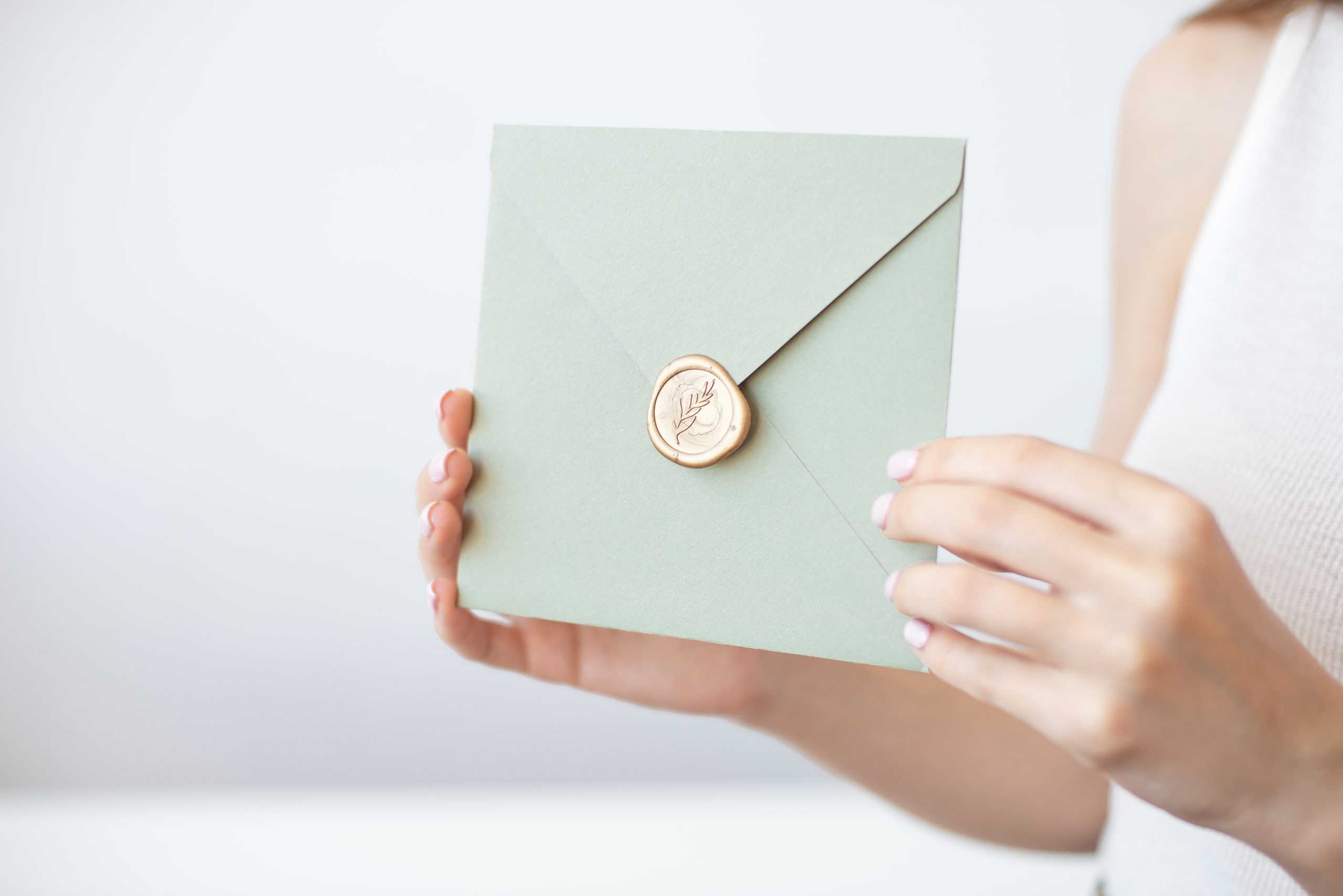Modern Etiquette for Addressing Wedding Invitations With Ease